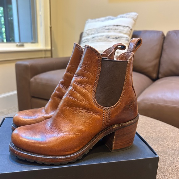 Frye Sabrina Chelsea Booties - Picture 3 of 8